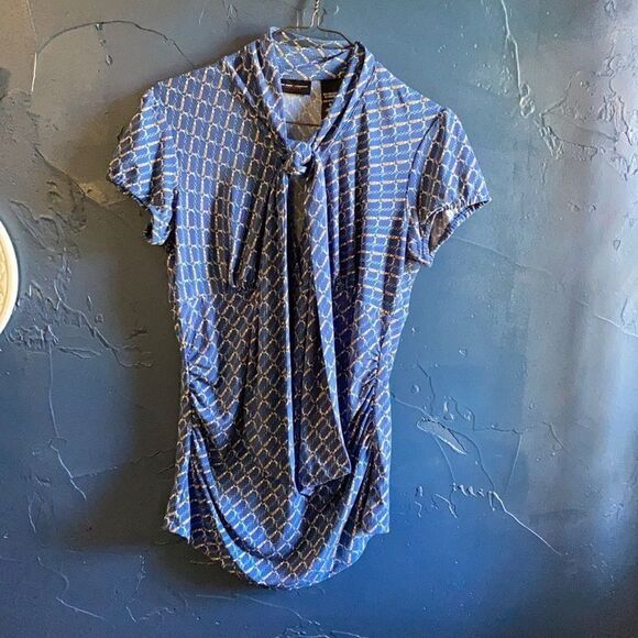 🎁♦️New York & Company Blue Top! 3 for $25 look for♦️bundle items and offer $25 - Picture 3 of 6